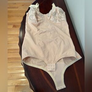 NWT Fantasie Lace Cup Bodysuit Shapewear Natural Colour 38DD